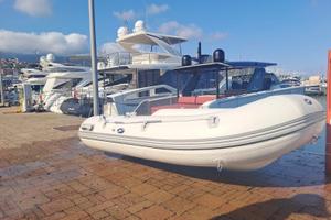 Tender Eurovinil 250 con chiglia rigida