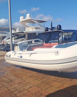 Tender Eurovinil 250 con chiglia rigida