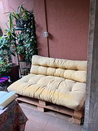 Divano da esterno con pallet