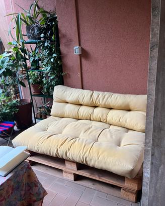 Divano da esterno con pallet