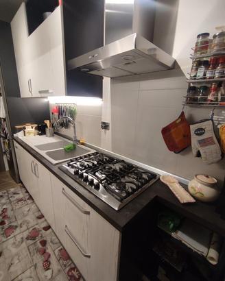 CUCINA ARTIGIANALE SU MISURA IN ROVERE SBIANCATO –