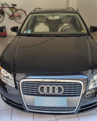 Audi A4 avant 2700 6 cilindri.