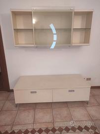 Mobile soggiorno bianco con base e vetrina