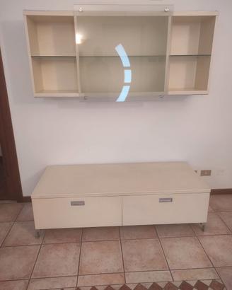 Mobile soggiorno bianco con base e vetrina