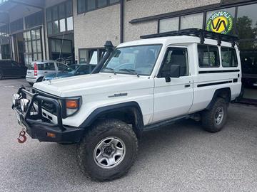 TOYOTA Land Cruiser HZJ78 CAMPERIZZATO