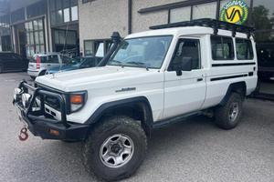 TOYOTA Land Cruiser HZJ78 CAMPERIZZATO