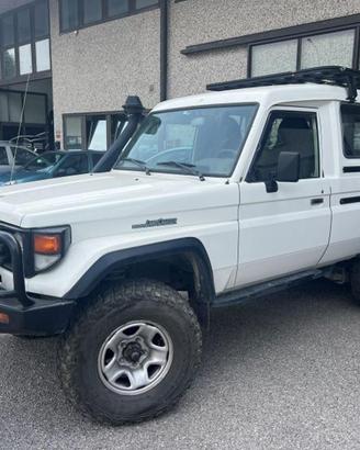 TOYOTA Land Cruiser HZJ78 CAMPERIZZATO