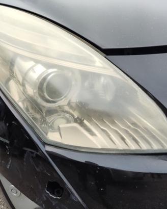 Proiettore destro RENAULT SCENIC del 2009