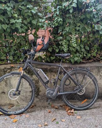 Bici pedalata assistita cannondale kinneto