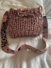 Borsa Marshmallow intrecciata a mano