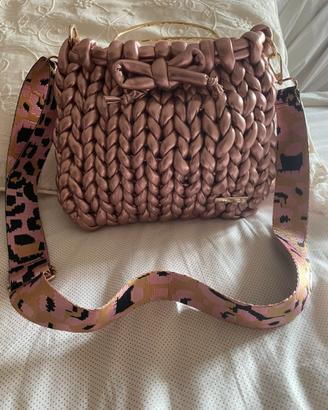Borsa Marshmallow intrecciata a mano
