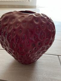 Vaso decorativo in ceramica a forma di fragola