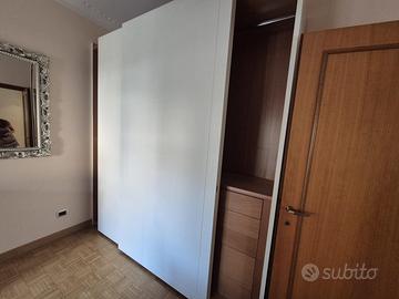 Armadio in legno con 5 cassettoni