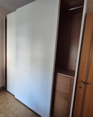 Armadio in legno con 5 cassettoni