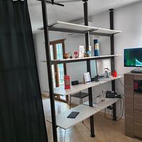 dispensa dal pavimento al soffitto 