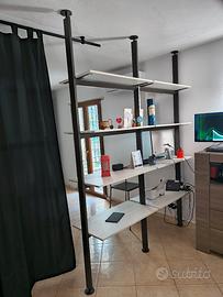 dispensa dal pavimento al soffitto 