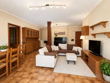 Appartamento di 150 m² con 4 locali e box auto a M