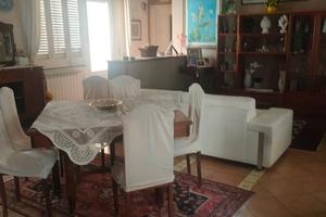 App. di 6 locali, doppio servizio + terrazza
