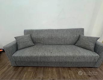 Divano e mobile soggiorno