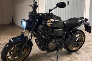 Yamaha XSR700 2024 – 15000 km – Nero/Oro
