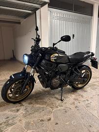 Yamaha XSR700 2024 – 15000 km – Nero/Oro