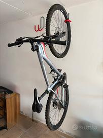 Mountainbike telaio in carbonio