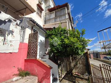 2 LOCALI A NAPOLI