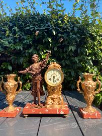 Orologio antico in mamro