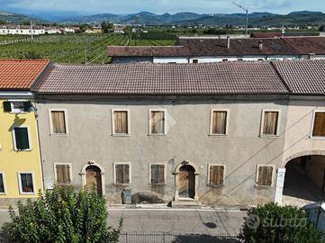 CASA DI CORTE A COLOGNOLA AI COLLI