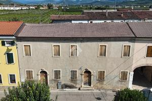 CASA DI CORTE A COLOGNOLA AI COLLI