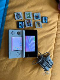 Nintendo 3ds con Sim da 2 giga, caricatore, giochi