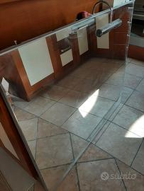 Specchio da parete con luce integrata