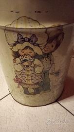 Bidone in latta con disegno Holly Hobbie