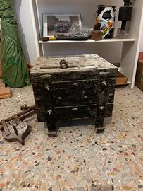Cassaforte in ferro battuto fine 600/700