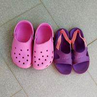 Due paia di ciabatte estive n. 31 per bambina