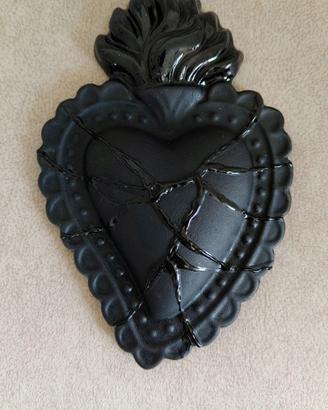 Cuore Sacro – Nero Opaco con Effetto Kintsugi
