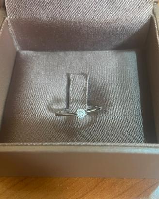 Anello solitario.