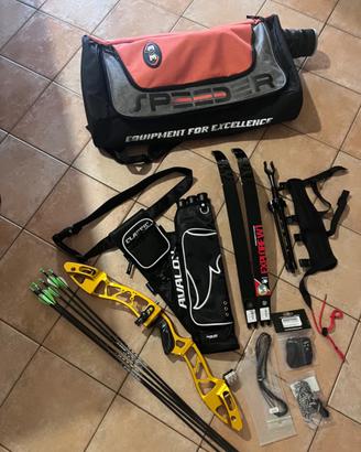 kit completo tiro con l'arco