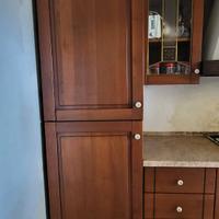 Cucina completa di tavolo un legno