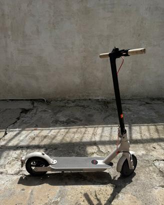 Xiaomi Mi eletric scooter 3-con caricatore incluso