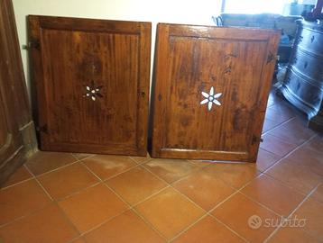 Due grandi sportelli in legno,ferri originali.
