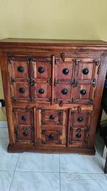Mobiletto stile etnico con ante e cassetti
