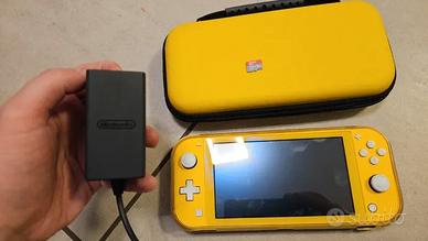 Nintendo Switch Lite Giallo + MicroSD 200GB