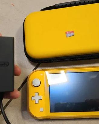 Nintendo Switch Lite Giallo + MicroSD 200GB