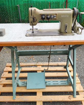 Macchina da cucire Necchi 720-100