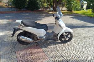 Aprilia Scarabeo 300 - 2011