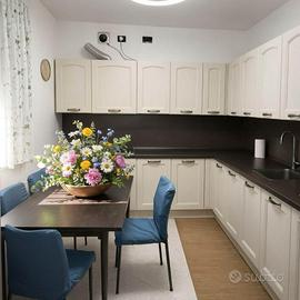 Spinea ampia villetta a schiera su tre piani