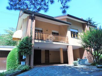 VILLA A SCHIERA A CASTAGNETO PO