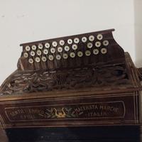 antica fisarmonica a bottoni in legno 