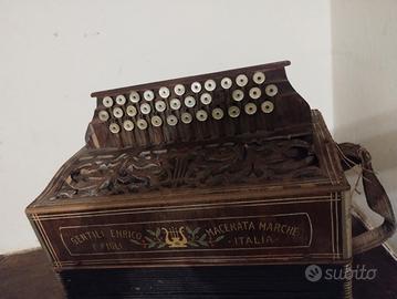 antica fisarmonica a bottoni in legno 